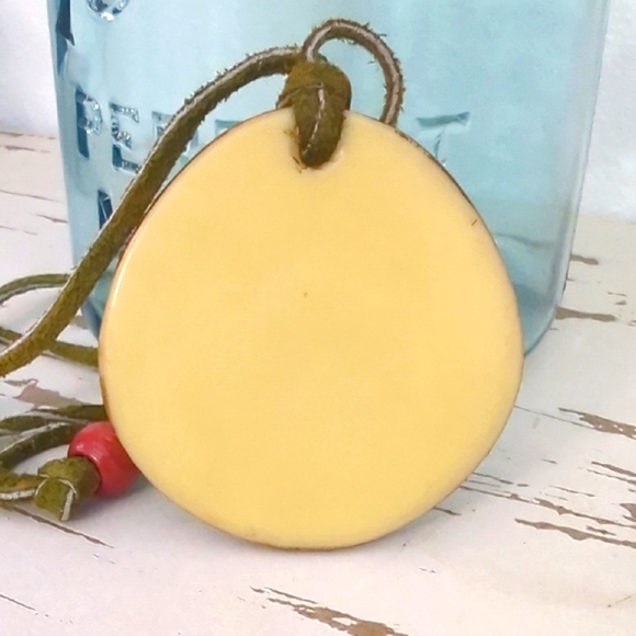 Vintage "JAMA" Handpainted Of Little Girl, On Leather Chord Necklace - Picture 4 of 6